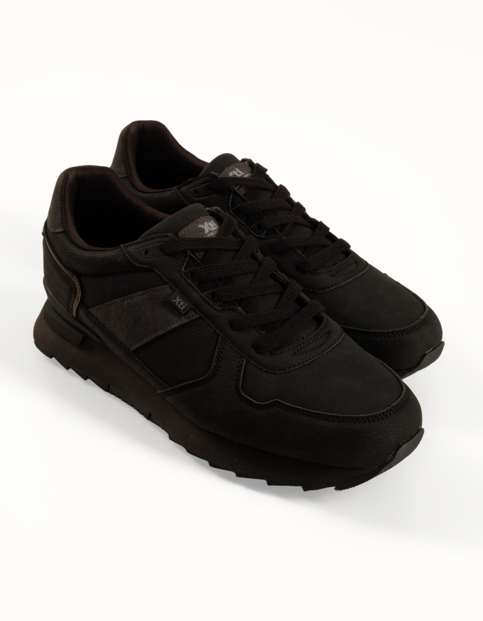 Xti μαύρα sneakers με κορδόνια και πλαϊνές υφασμάτινες λεπτομέρειες