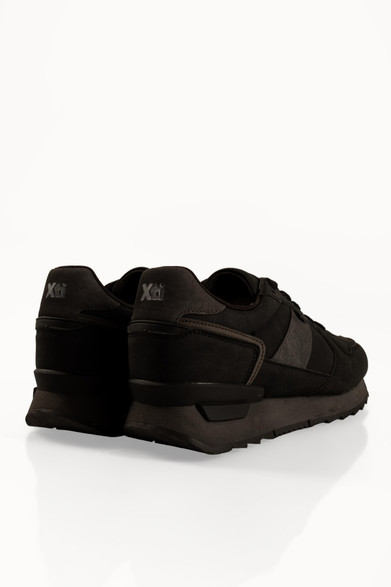 Xti μαύρα sneakers με κορδόνια και πλαϊνές υφασμάτινες λεπτομέρειες