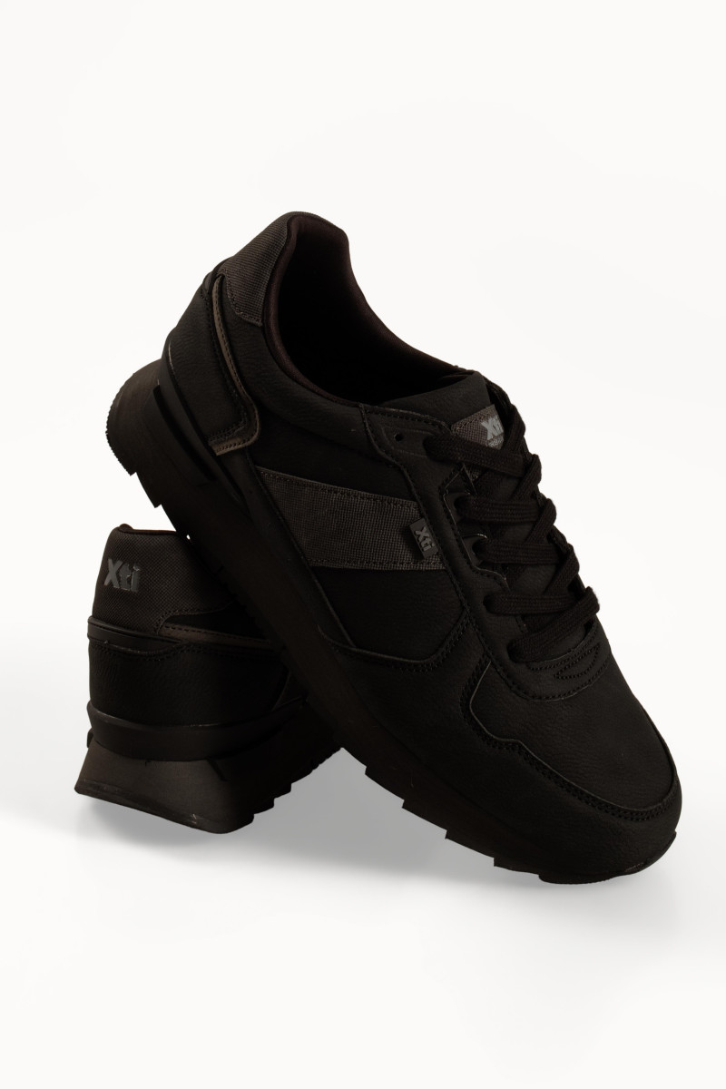 Xti μαύρα sneakers με κορδόνια και πλαϊνές υφασμάτινες λεπτομέρειες