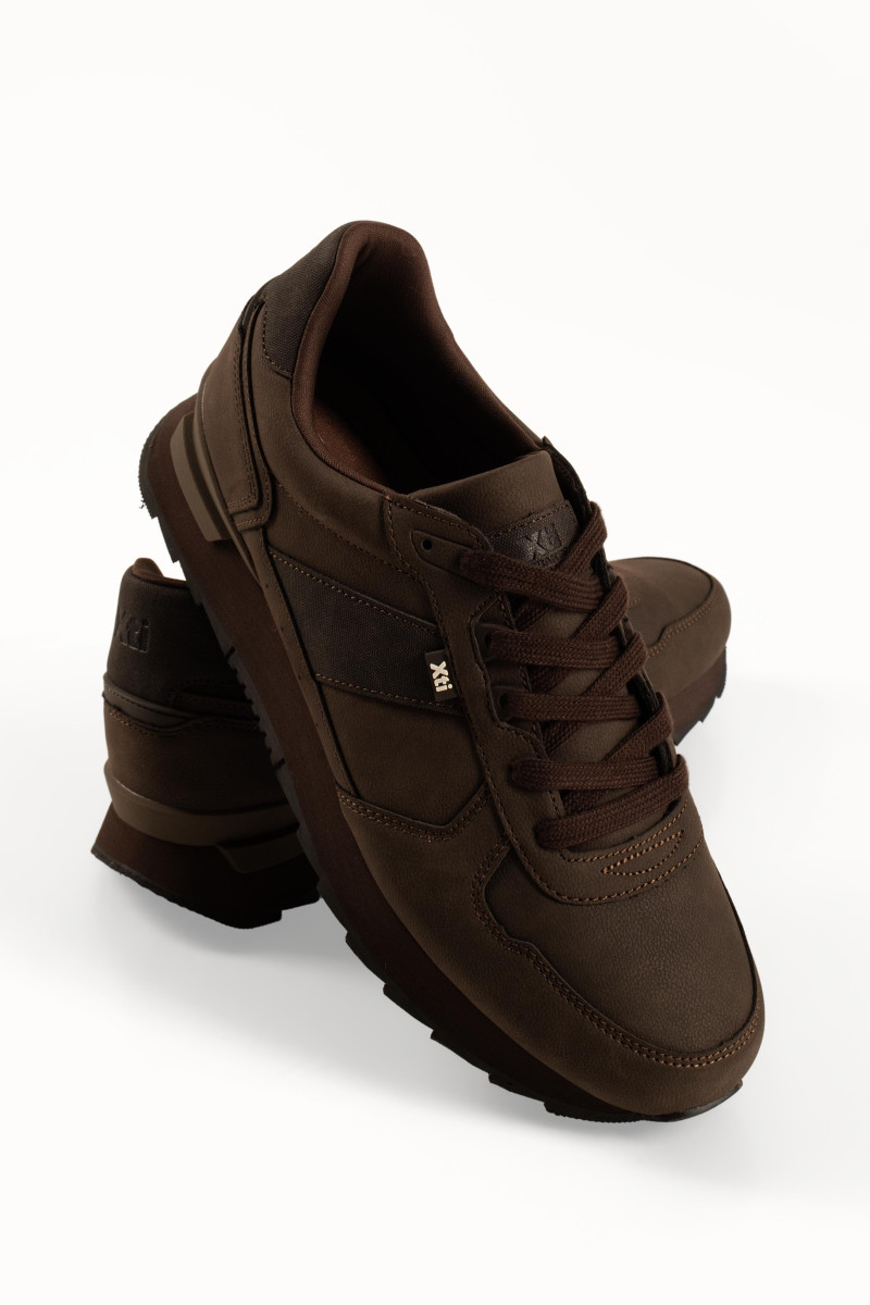 Xti καφέ sneakers με κορδόνια και πλαϊνές υφασμάτινες λεπτομέρειες