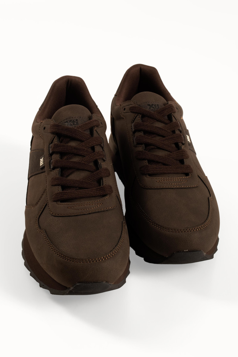 Xti καφέ sneakers με κορδόνια και πλαϊνές υφασμάτινες λεπτομέρειες
