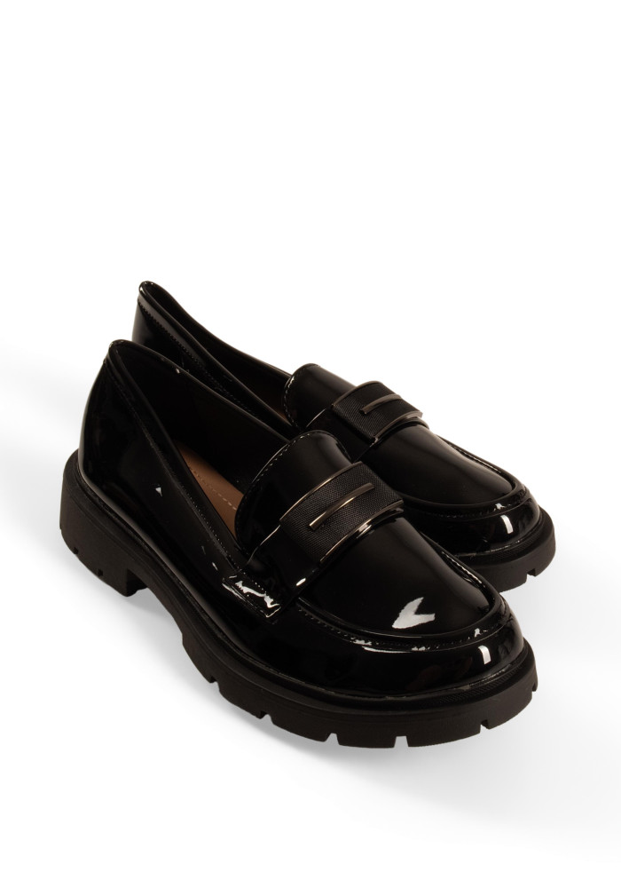 Λουστρίνι μαύρα chunky loafers γυναικεία με μεταλλική λεπτομέρεια σε μεγάλα μεγέθη