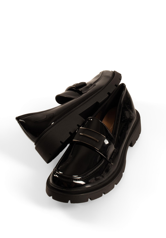 Λουστρίνι μαύρα chunky loafers γυναικεία με μεταλλική λεπτομέρεια σε μεγάλα μεγέθη