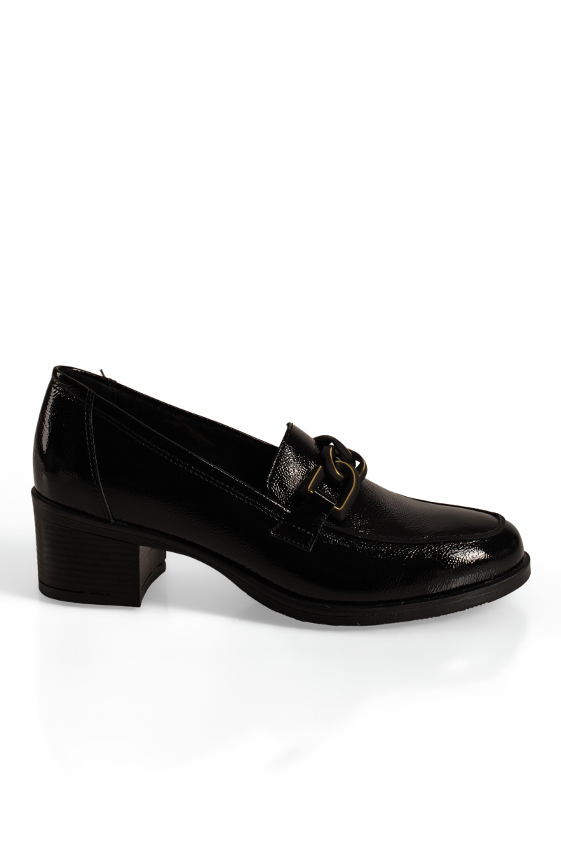 Ragazza λουστρίνι γυναικεία μαύρα loafers με αλυσίδα και block τακούνι