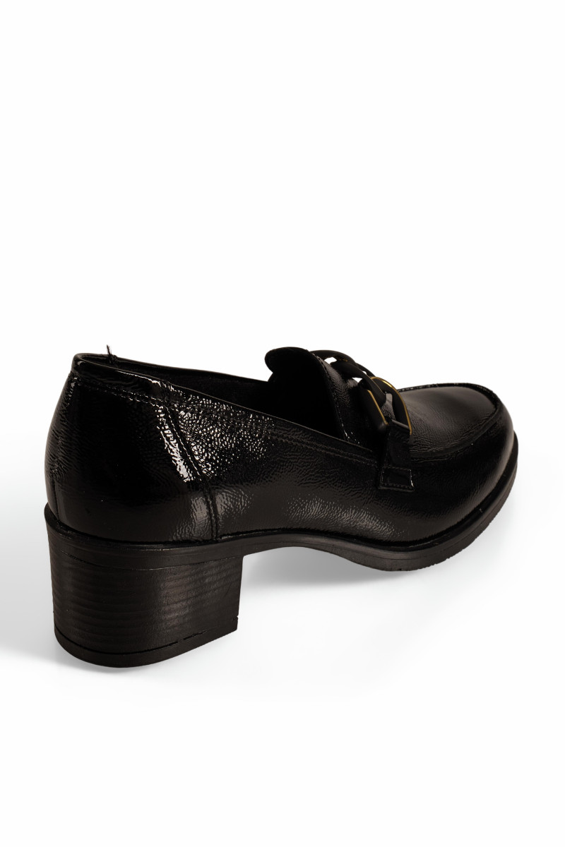 Ragazza λουστρίνι γυναικεία μαύρα loafers με αλυσίδα και block τακούνι