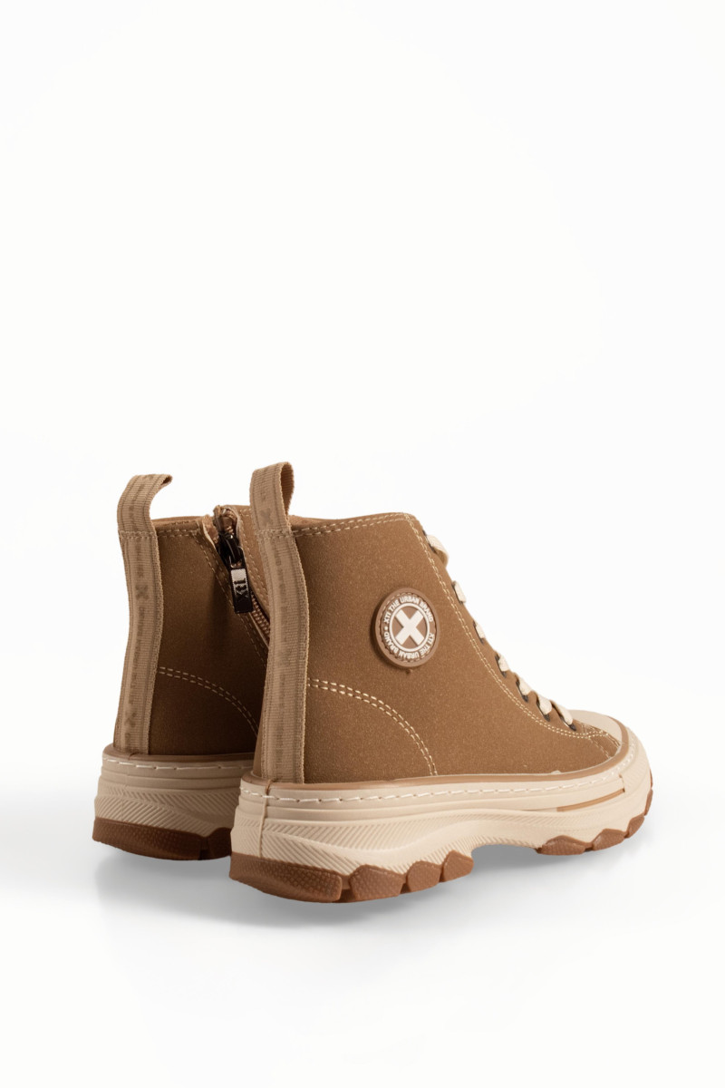 Xti chunky παιδικά sneakers μποτάκια με κορδόνια σε πούρο χρώμα