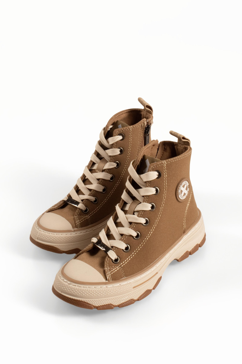 Xti chunky παιδικά sneakers μποτάκια με κορδόνια σε πούρο χρώμα