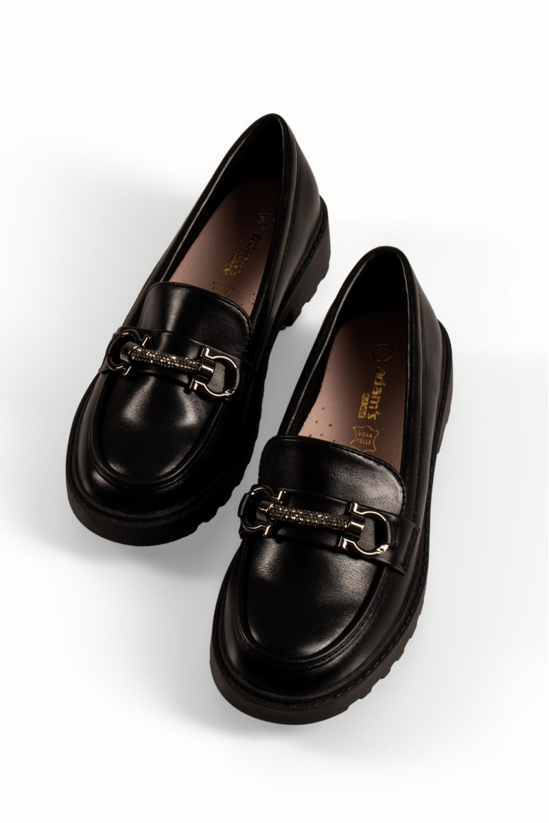 Adams μαύρα loafers για κορίτσια με μεταλλικό διακοσμητικό