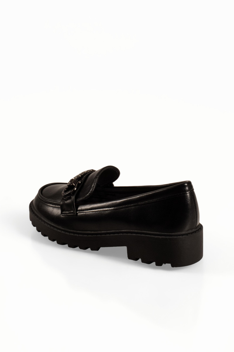 Adams μαύρα loafers για κορίτσια με μεταλλικό διακοσμητικό