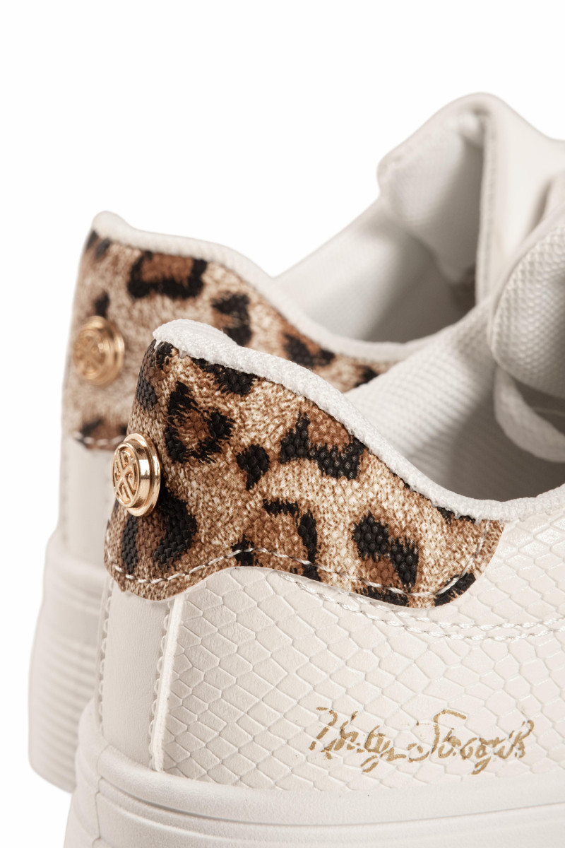 Δίσολα λευκά γυναικεία sneakers με κροκό υφή με λεοπάρ λεπτομέρεια πίσω