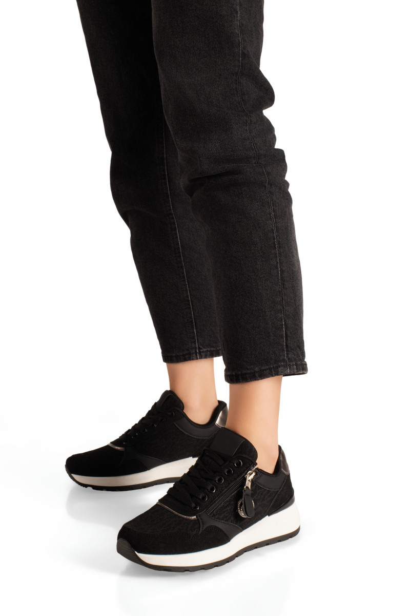 Γυναικεία sneakers μαύρα με φερμουάρ και chunky σόλα