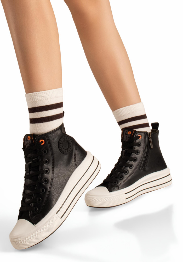 Γυναικεία μαύρα sneakers μποτάκια Refresh με πλαϊνό φερμουάρ για γρήγορη εφαρμογή