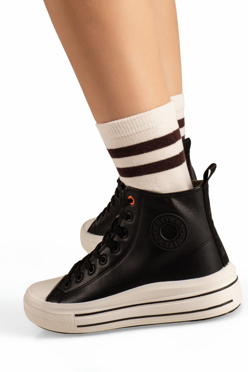 Γυναικεία μαύρα sneakers μποτάκια Refresh με πλαϊνό φερμουάρ για γρήγορη εφαρμογή