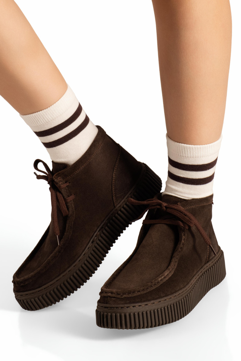 Ragazza δερμάτινα γυναικεία Lace-Up μποτάκια σε καφέ χρώμα