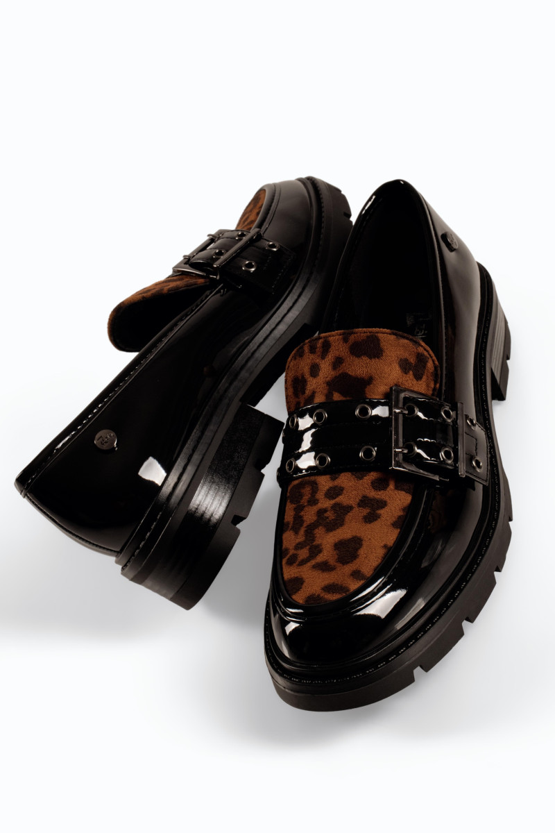 Zak λουστρίνι γυναικεία μαύρα loafers με αγκράφα και animal print
