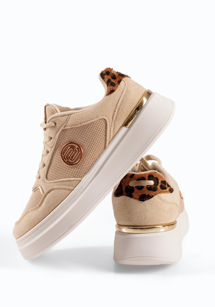 Zak μπεζ γυναικεία sneakers με χρυσές λεπτομέρειες και κορδόνια