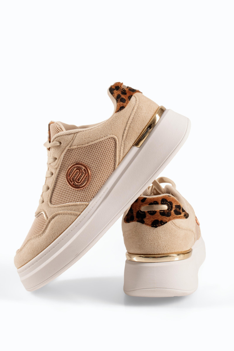 Zak μπεζ γυναικεία sneakers με χρυσές λεπτομέρειες και κορδόνια