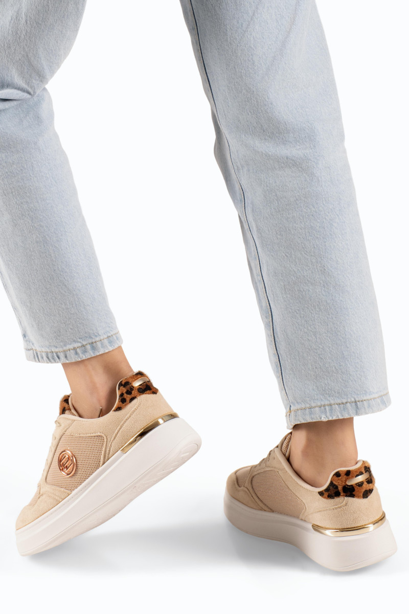 Zak μπεζ γυναικεία sneakers με χρυσές λεπτομέρειες και κορδόνια