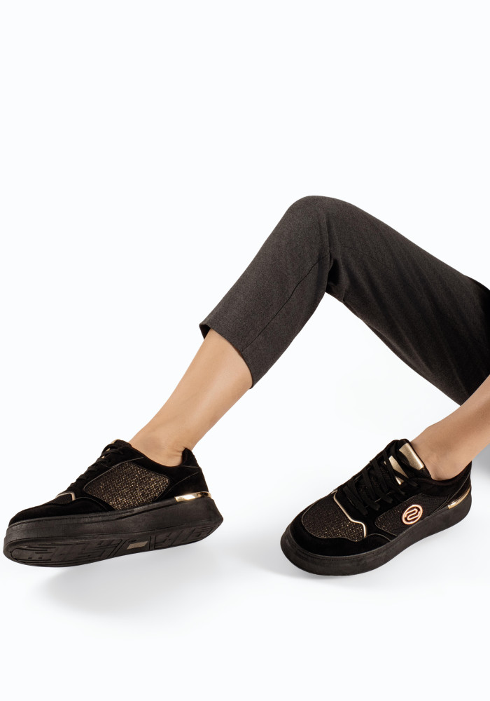 Zak γυναικεία sneakers μαύρα με χρυσές λεπτομέρειες και κορδόνια