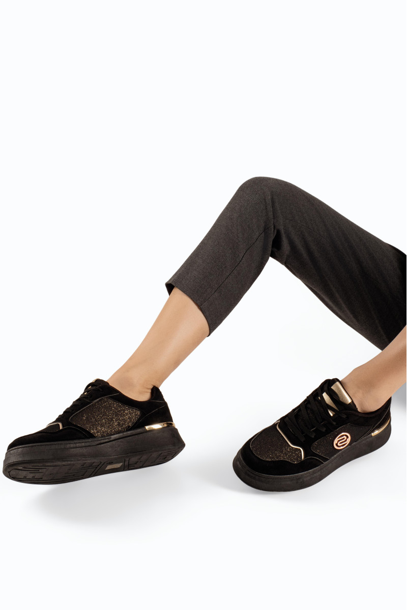 Zak γυναικεία sneakers μαύρα με χρυσές λεπτομέρειες και κορδόνια