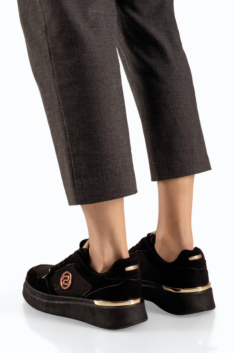 Zak γυναικεία sneakers μαύρα με χρυσές λεπτομέρειες και κορδόνια