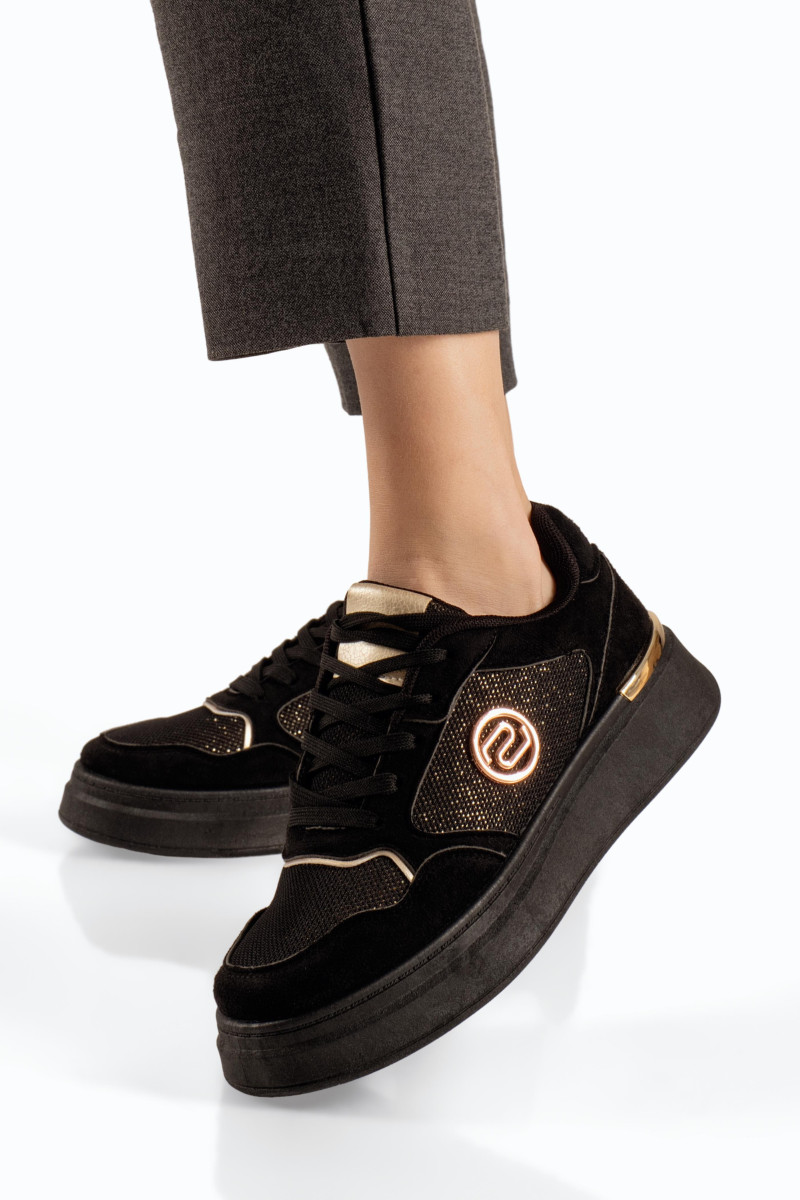 Zak γυναικεία sneakers μαύρα με χρυσές λεπτομέρειες και κορδόνια
