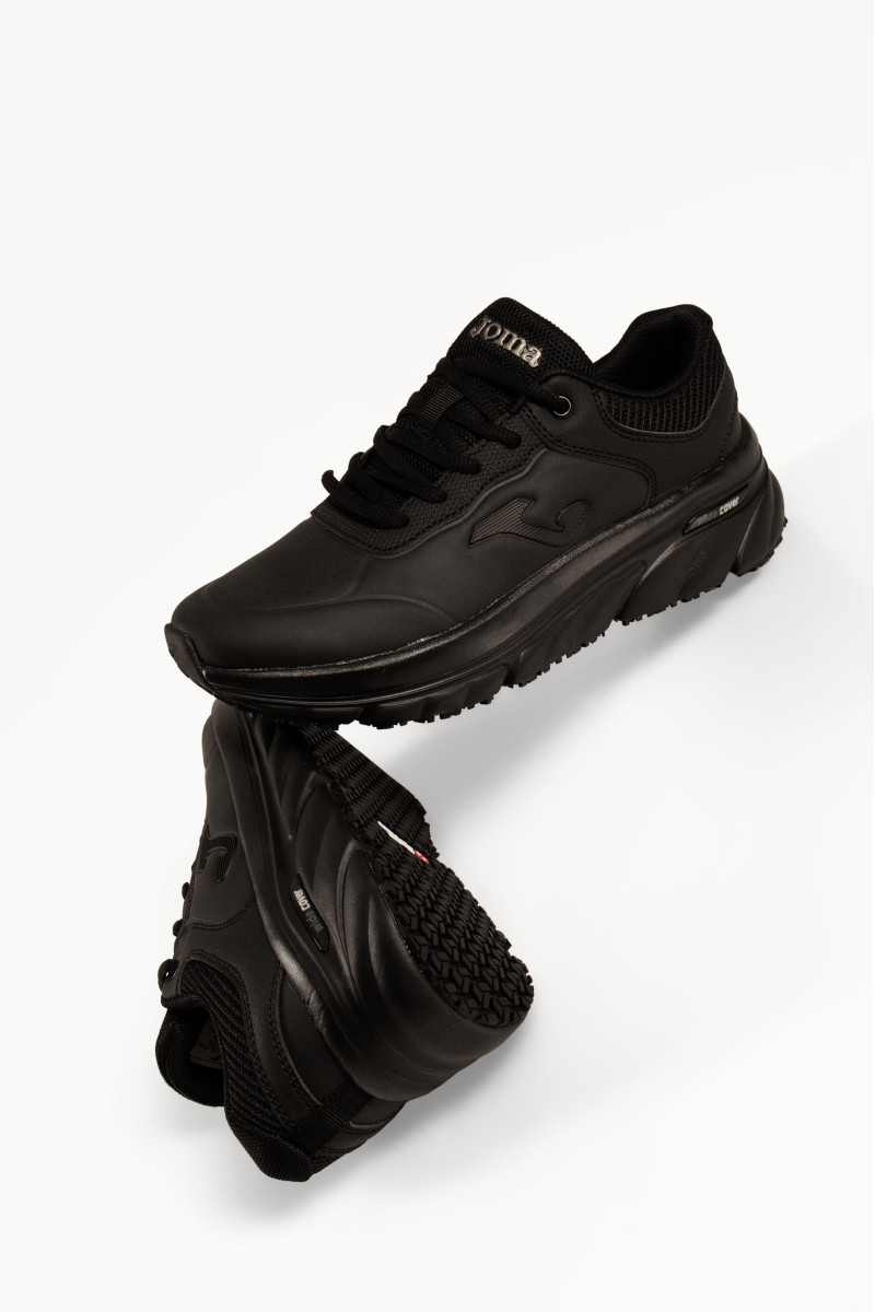 Unisex μαύρα αθλητικά Joma με ανάγλυφη σόλα και διάτρητη όψη