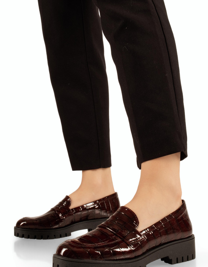 Si Bolleti μπορντώ λουστρίνι γυναικεία loafers με ανάγλυφο κροκό σχέδιο