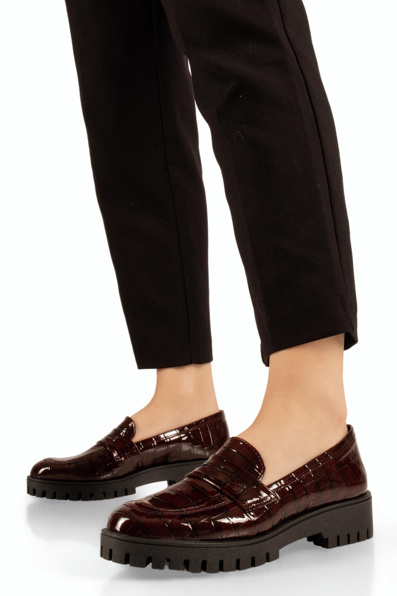 Si Bolleti μπορντώ λουστρίνι γυναικεία loafers με ανάγλυφο κροκό σχέδιο