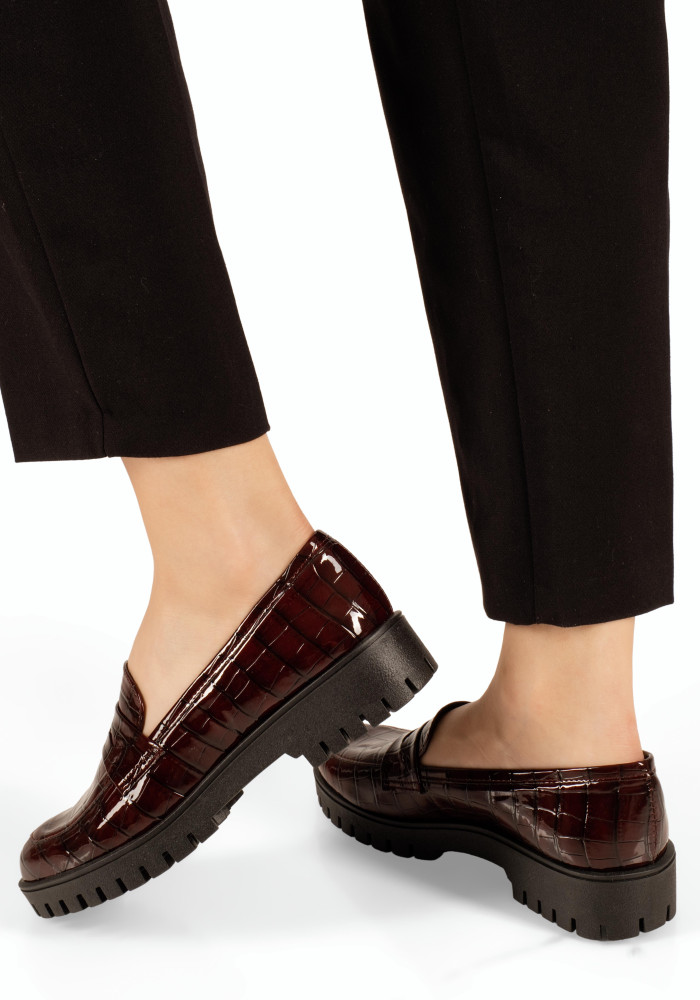 Si Bolleti μπορντώ λουστρίνι γυναικεία loafers με ανάγλυφο κροκό σχέδιο