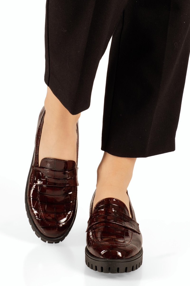 Si Bolleti μπορντώ λουστρίνι γυναικεία loafers με ανάγλυφο κροκό σχέδιο