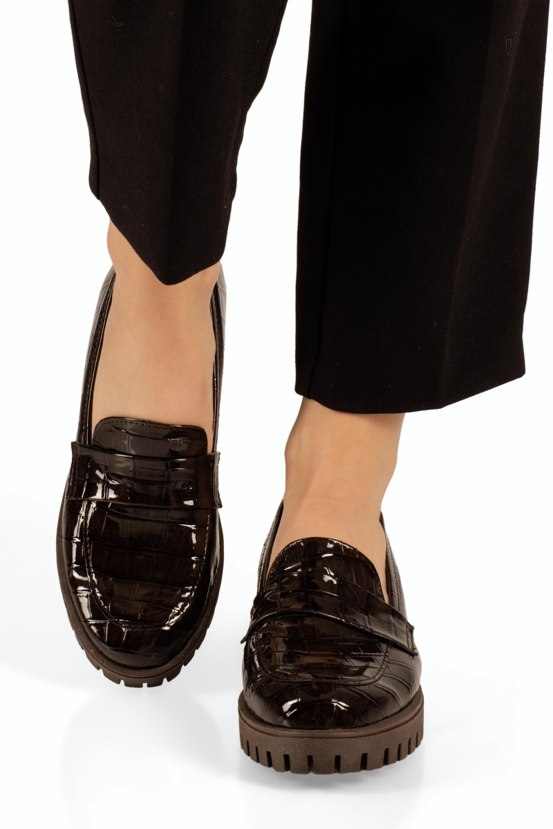 Si Bolleti καφέ λουστρίνι γυναικεία loafers με ανάγλυφο κροκό σχέδιο
