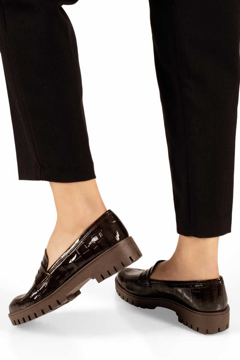 Si Bolleti καφέ λουστρίνι γυναικεία loafers με ανάγλυφο κροκό σχέδιο