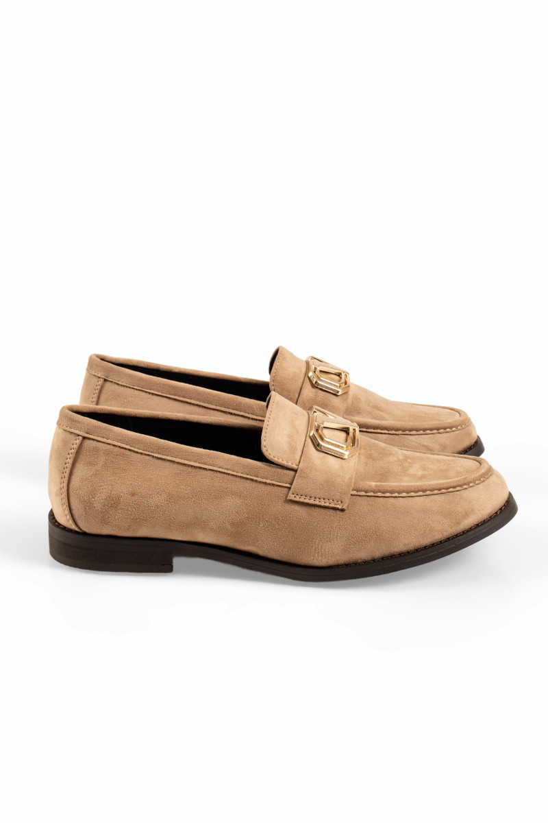 B-Soft γυναικεία μπεζ μοκασίνια suede με χρυσό διακοσμητικό στοιχείο