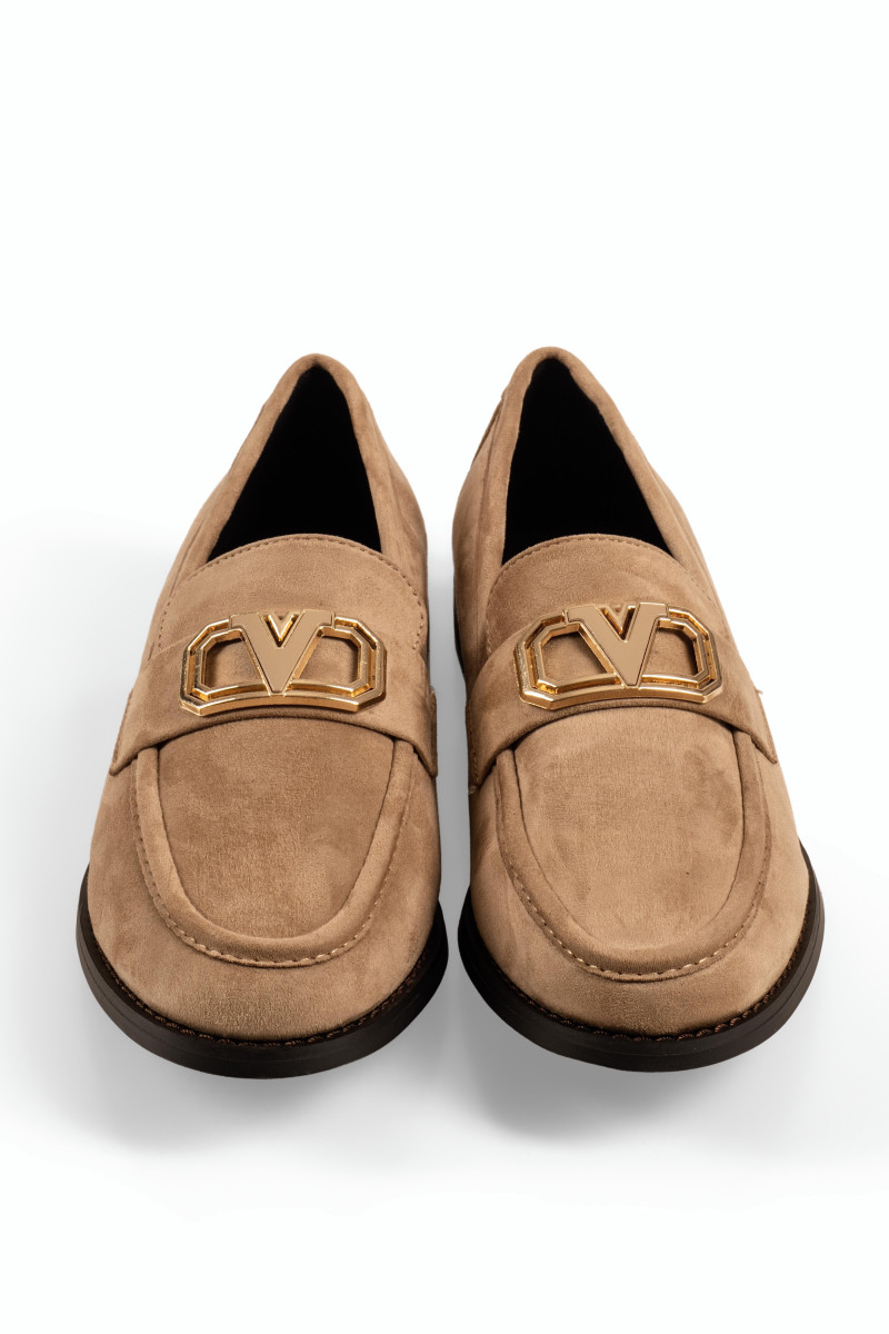 B-Soft γυναικεία μπεζ μοκασίνια suede με χρυσό διακοσμητικό στοιχείο