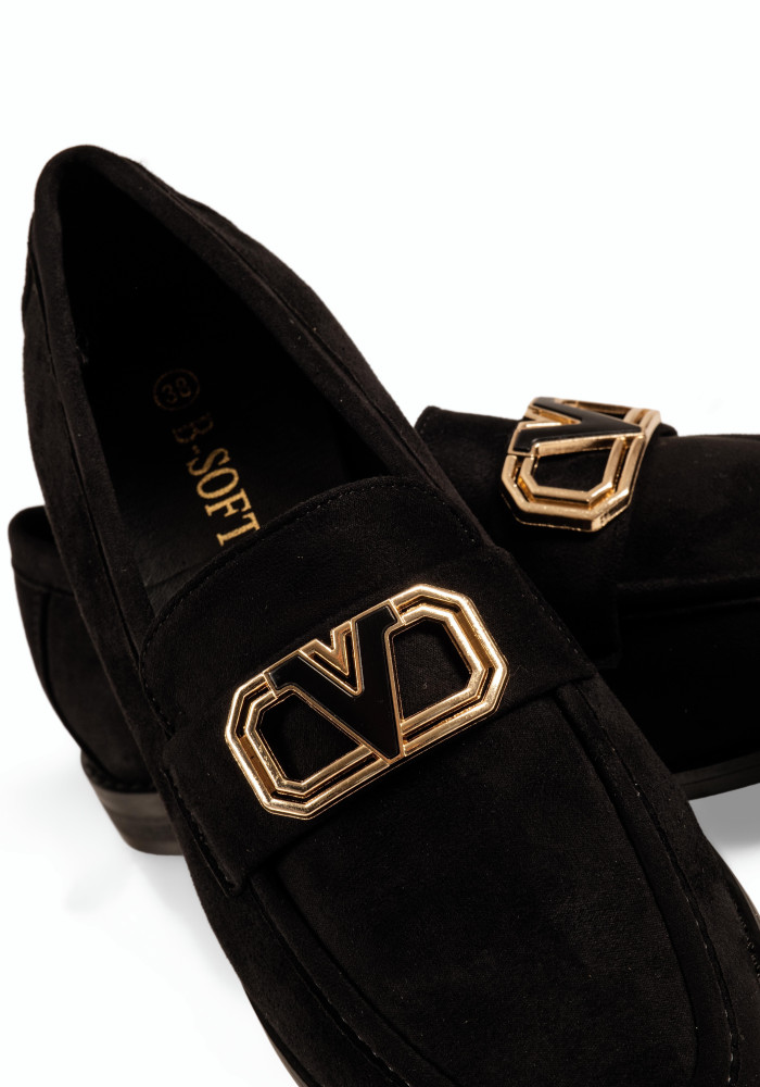 B-Soft μαύρα γυναικεία μοκασίνια suede με χρυσό διακοσμητικό στοιχείο