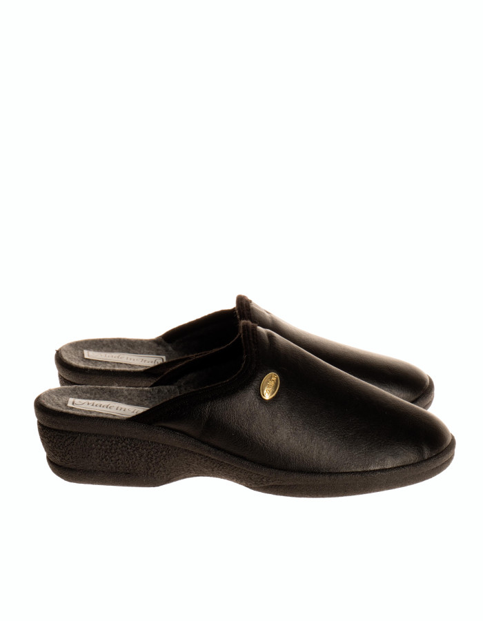 Γυναικείες παντόφλες μαύρες κλειστές μπροστά με γκρι επένδυση