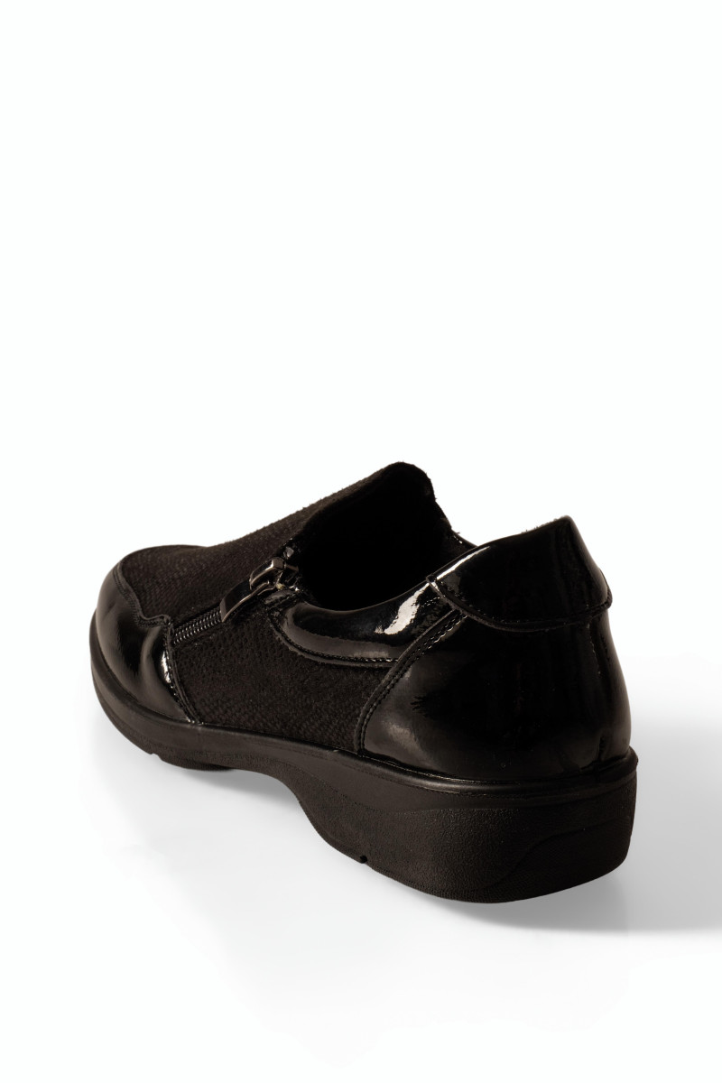 Zak γυναικεία παπούτσια μαύρα slip-on με ανάγλυφη υφή και φερμουάρ