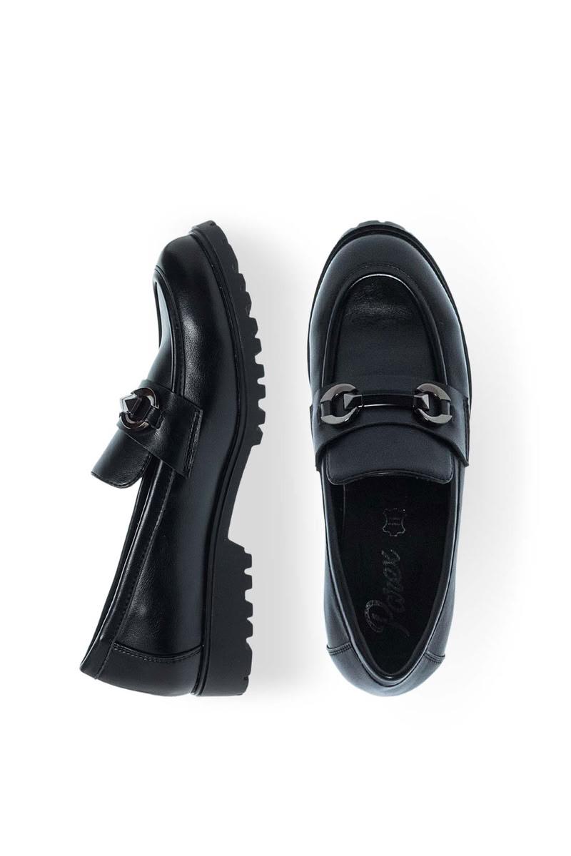 Parex μαύρα γυναικεία loafers με τρακτερωτή σόλα και μεταλλικό διακοσμητικό