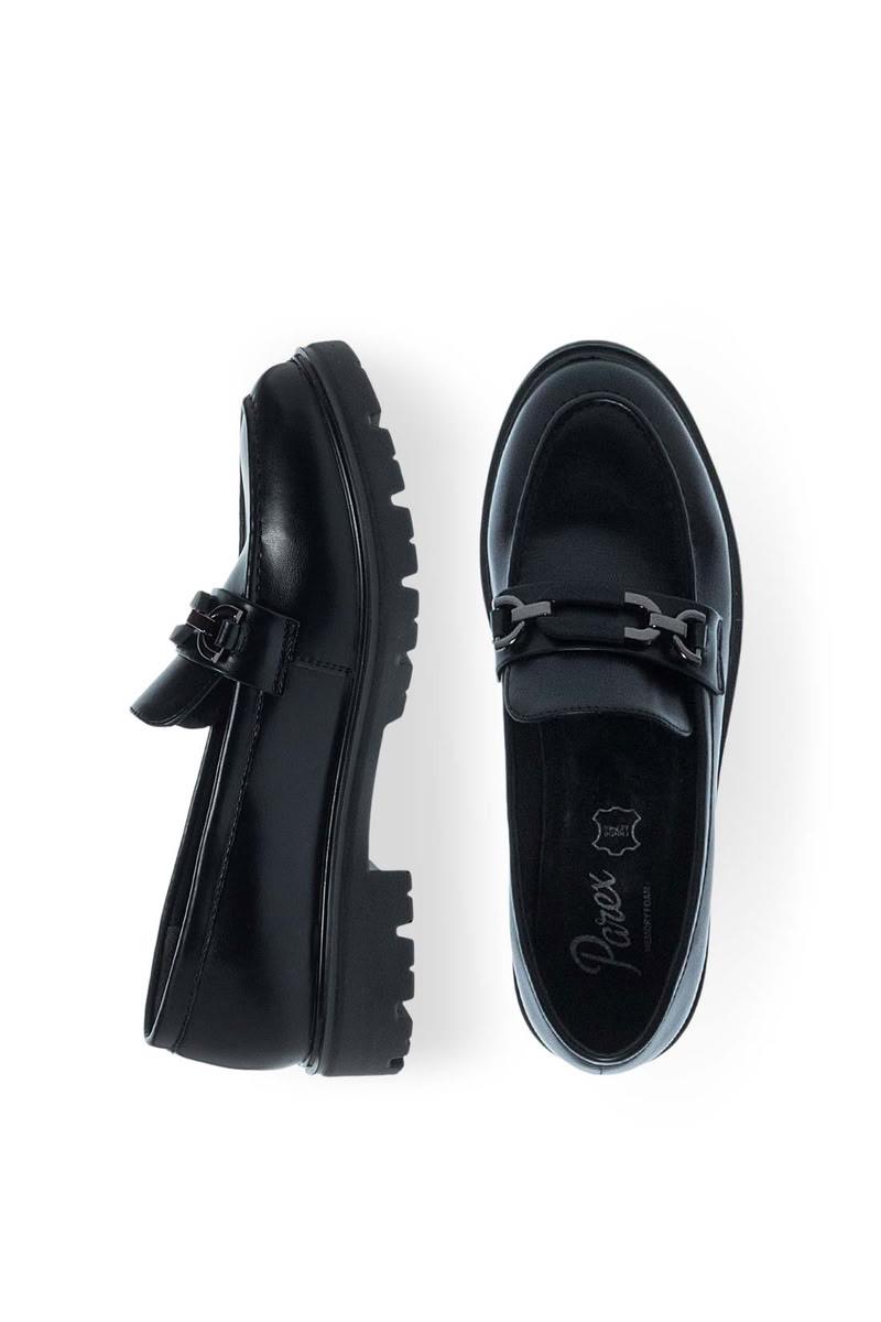 Γυναικεία loafers Parex με μεταλλικό chain διακοσμητικό και χαμηλή chunky σόλα