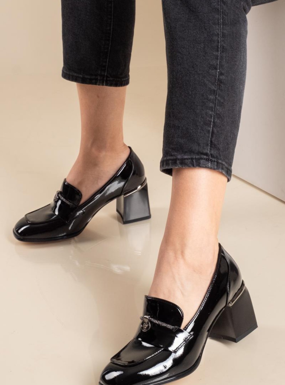 Adams λουστρίνι loafers με τακούνι 004.815-24503-LU ΜΑΥΡΟ Adams λουστρίνι loafers με τακούνι 004.815-24503-LU ΜΑΥΡΟ