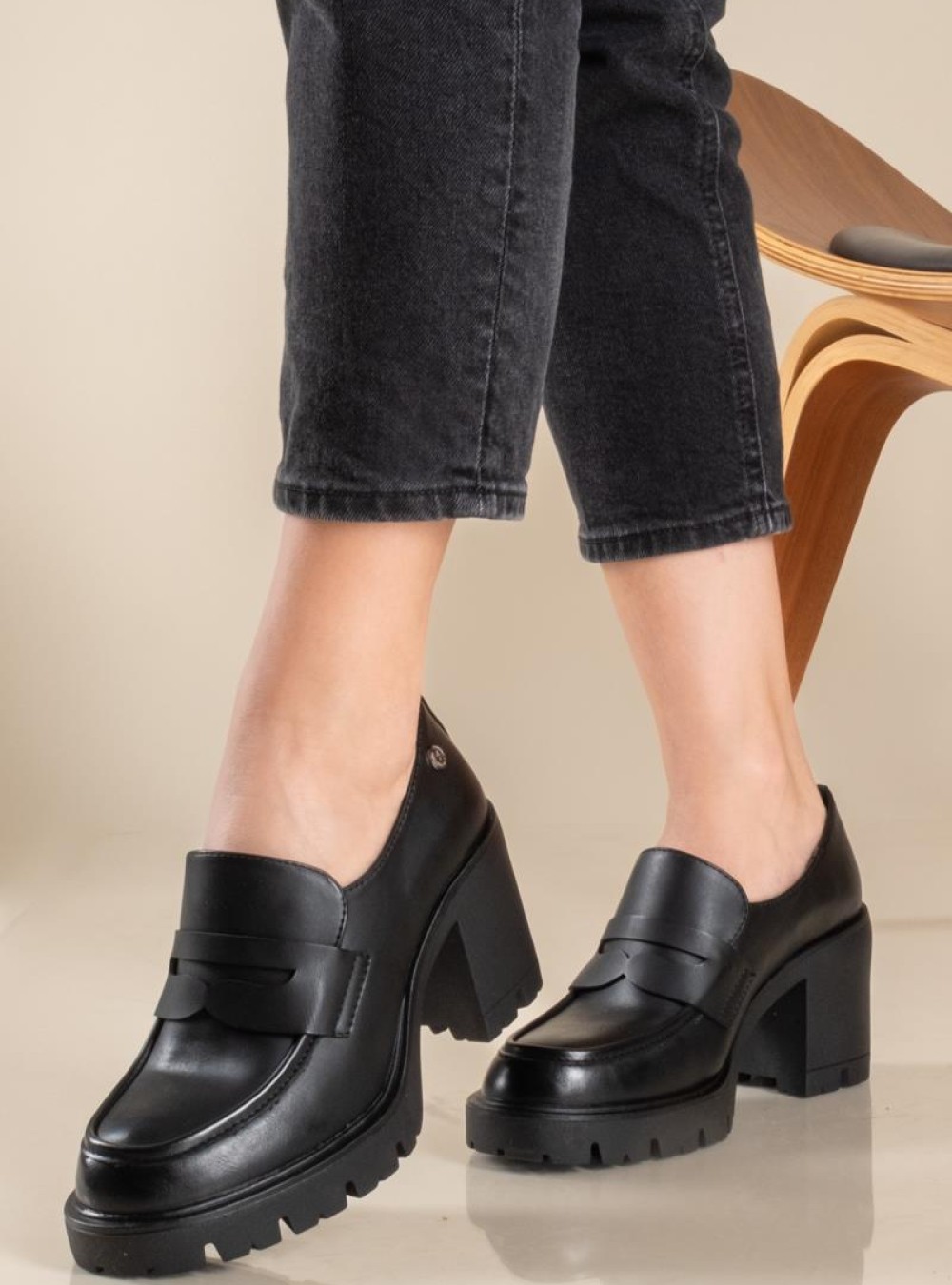 XTI loafers με αντιολησθιτική σόλα 395.143301-L ΜΑΥΡΟ XTI loafers με αντιολησθιτική σόλα 395.143301-L ΜΑΥΡΟ