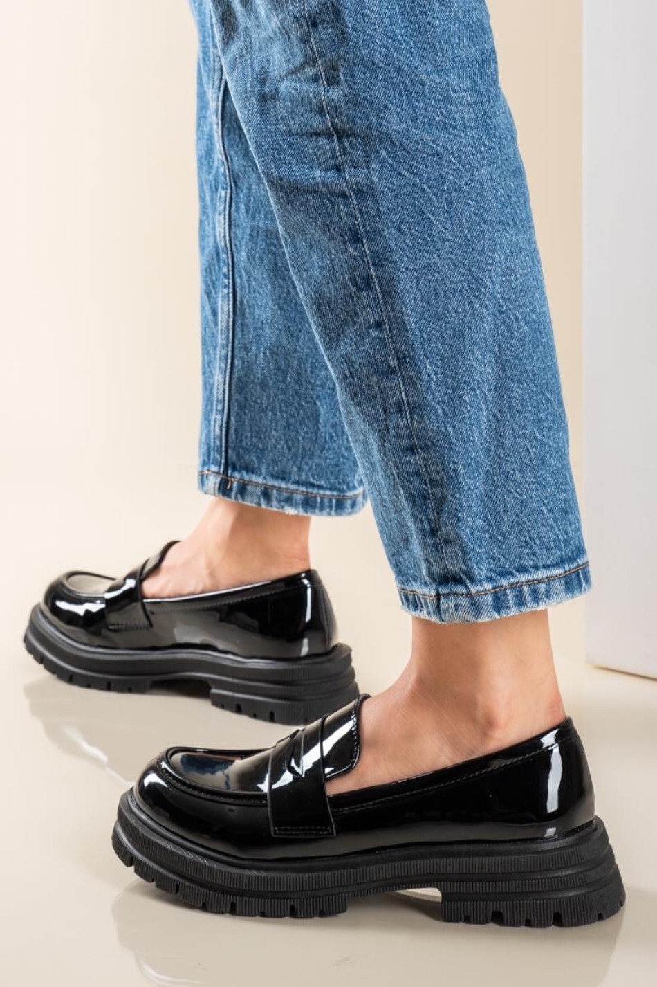 Λουστρίνι loafers με τρακτερωτή σόλα 431.OM2209-LU ΜΑΥΡΟ Λουστρίνι loafers με τρακτερωτή σόλα 431.OM2209-LU ΜΑΥΡΟ