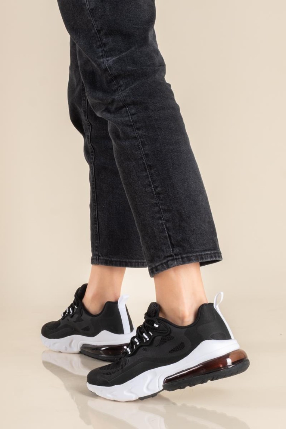 Running sneakers με αερόσολα 330.D0179-L ΜΑΥΡΟ/ΑΣΠΡΟ Running sneakers με αερόσολα 330.D0179-L ΜΑΥΡΟ/ΑΣΠΡΟ