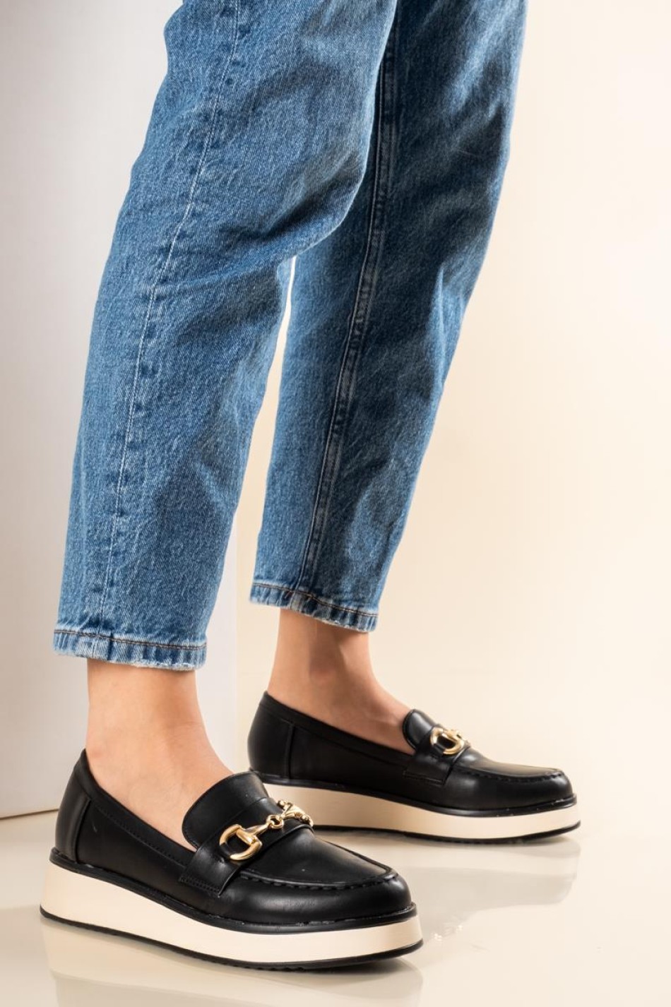 Casual loafers με διακοσμητική αλυσίδα 431.LL1522-L ΜΑΥΡΟ