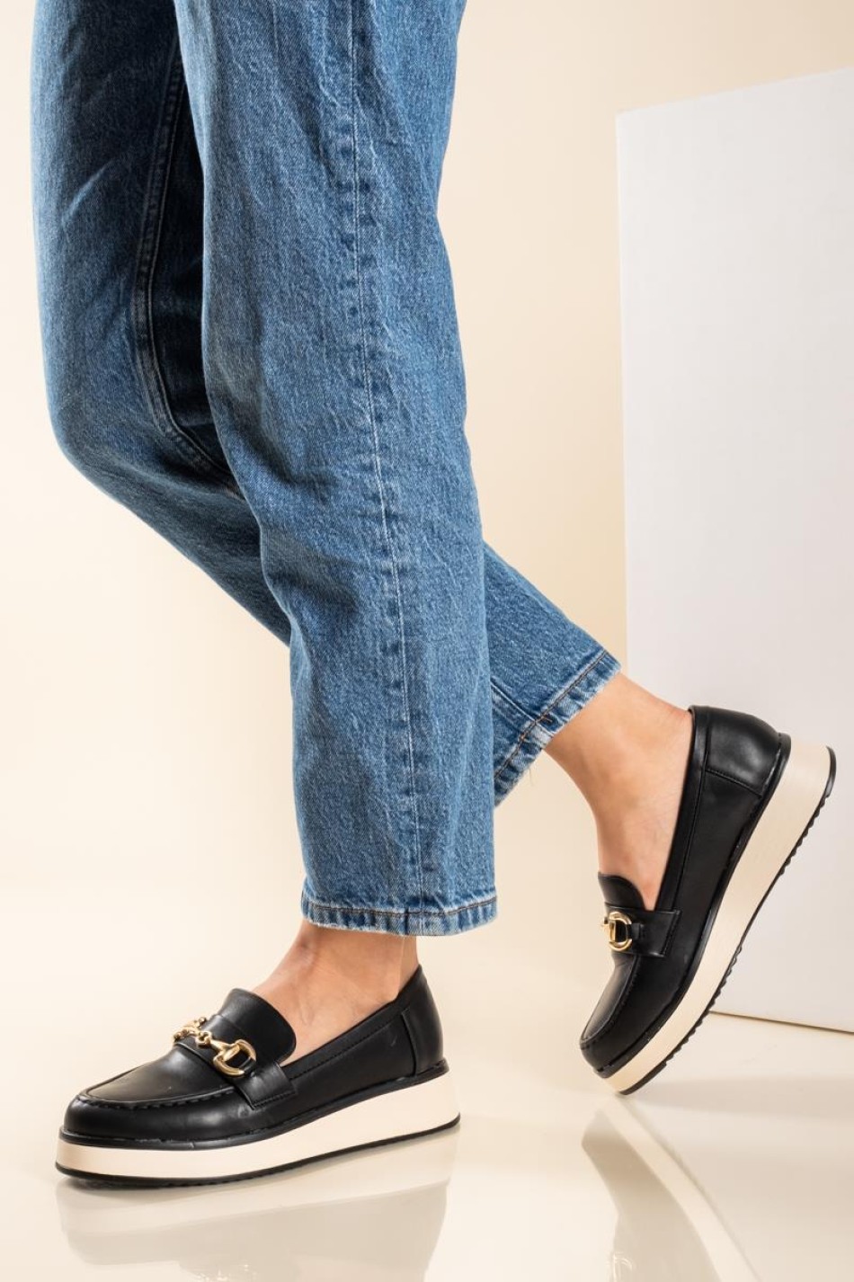 Casual loafers με διακοσμητική αλυσίδα 431.LL1522-L ΜΑΥΡΟ