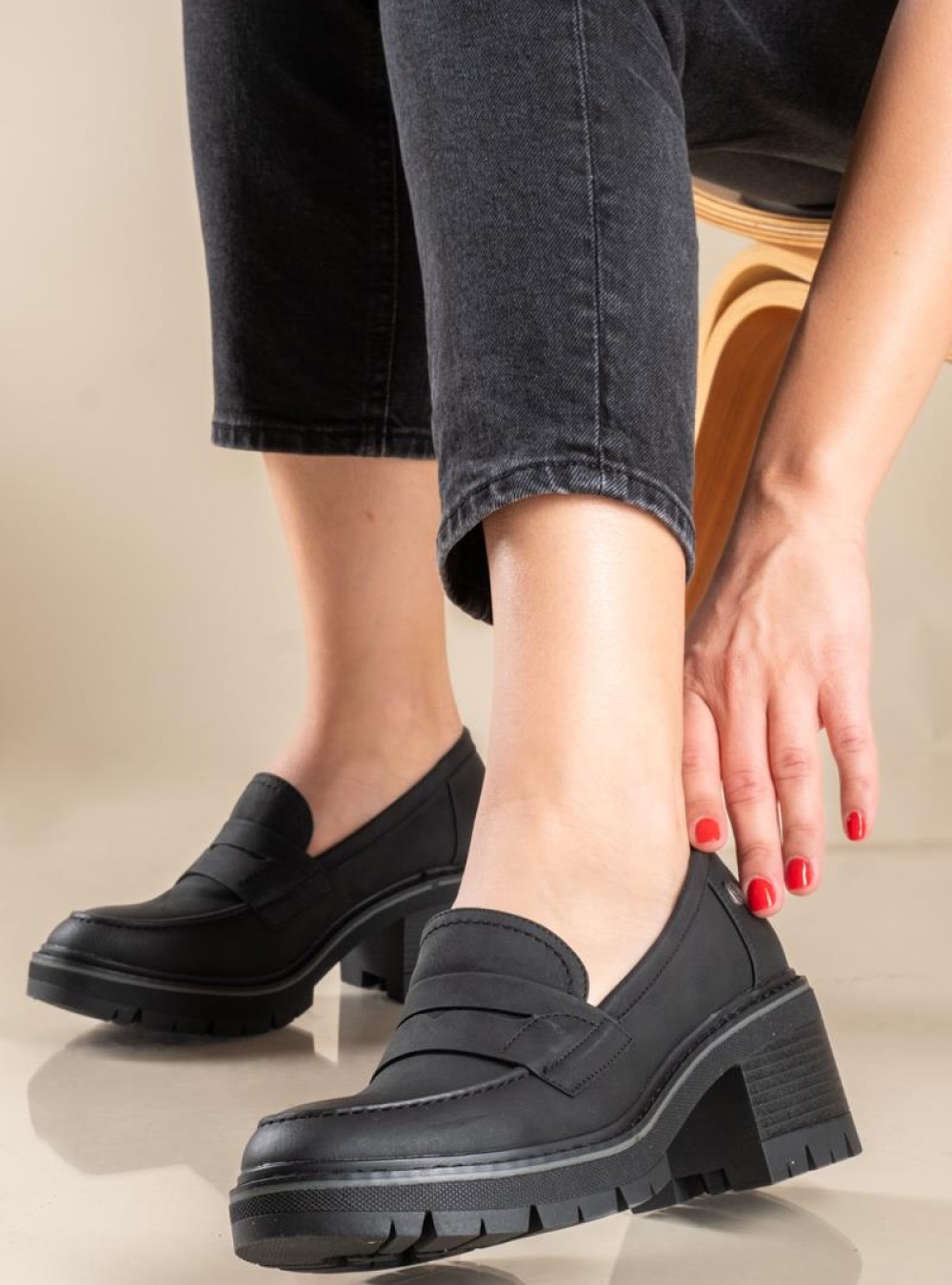 Refresh loafers με κρεπ τακούνι 395.172263-L ΜΑΥΡΟ Refresh loafers με κρεπ τακούνι 395.172263-L ΜΑΥΡΟ