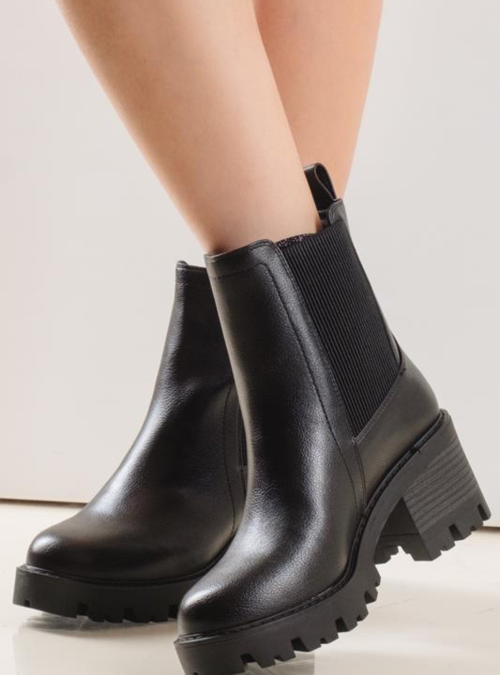Casual μποτάκι με χοντρό τακούνι και λάστιχο 330.MD1050-L ΜΑΥΡΟ Casual μποτάκι με χοντρό τακούνι και λάστιχο 330.MD1050-L ΜΑΥΡΟ