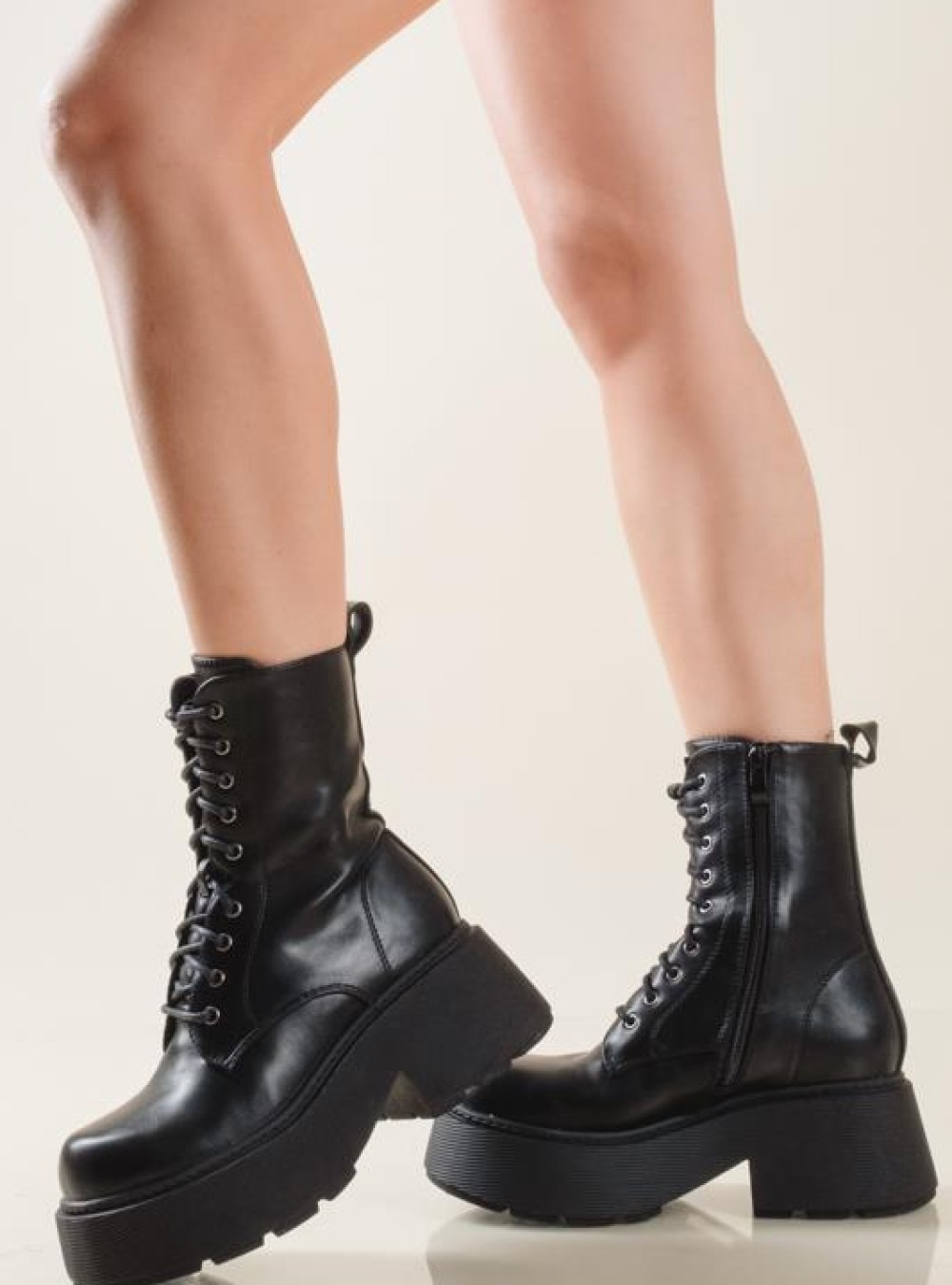 Chunky αρβυλάκια με ιδιαίτερη σόλα 330.Y2069-L ΜΑΥΡΟ Chunky αρβυλάκια με ιδιαίτερη σόλα 330.Y2069-L ΜΑΥΡΟ
