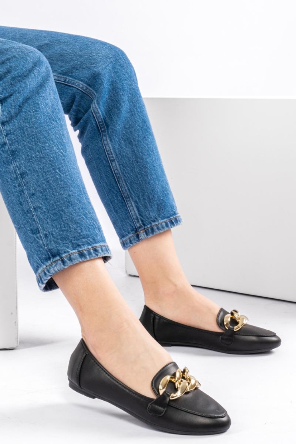 Flat loafers με διακοσμητική αλυσίδα στο μπροστινό μέρος 414.LT2161-L ΜΑΥΡΟ Flat loafers με διακοσμητική αλυσίδα στο μπροστινό μέρος 414.LT2161-L ΜΑΥΡΟ